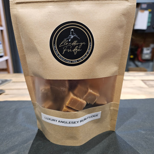 Cyffug Rum Tywyll Moethus